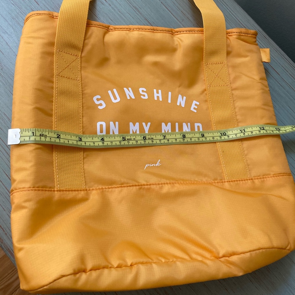 VS *PINK* cooler tote 🥰 - Picture 4 of 5
